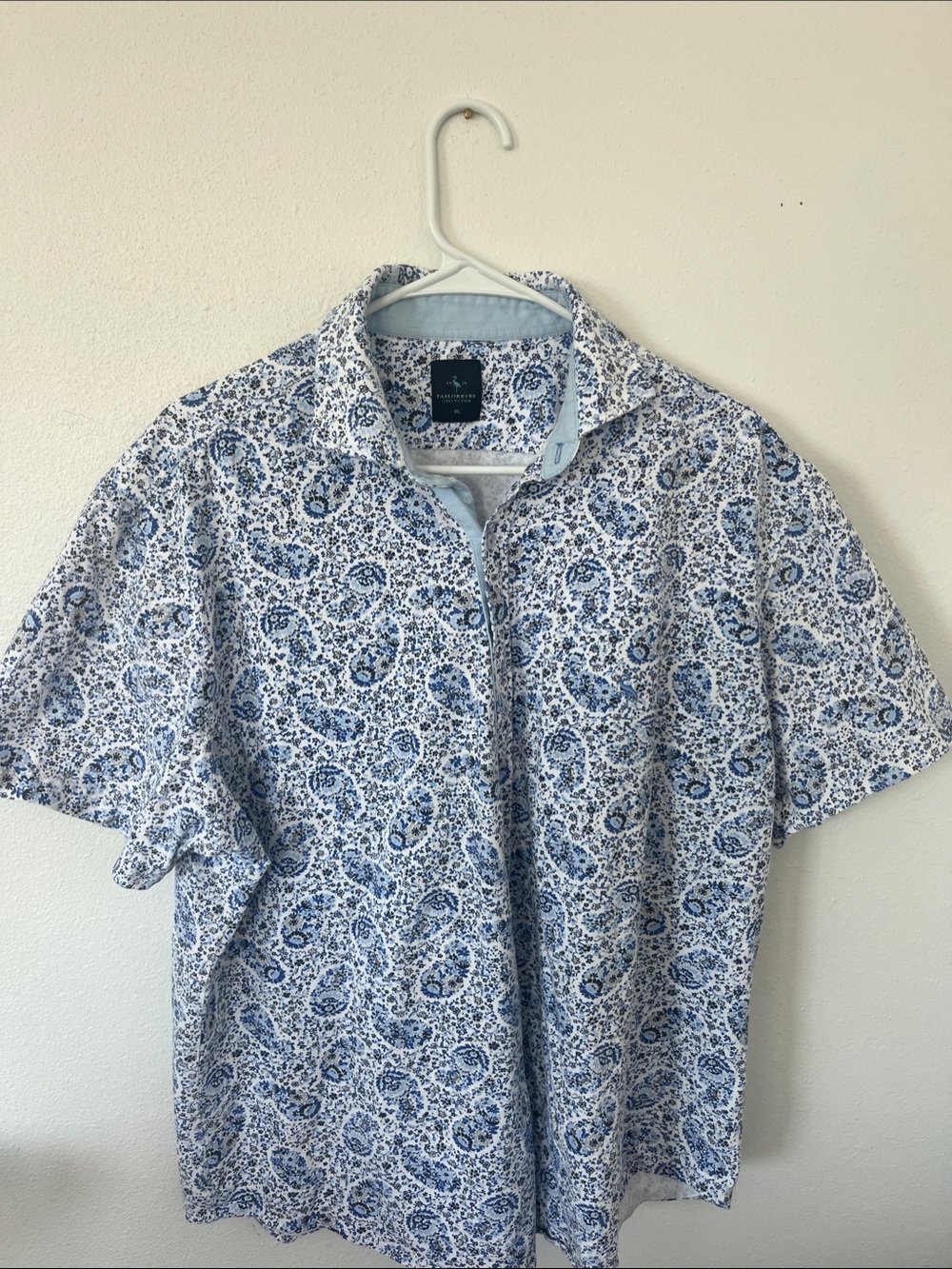 Tailorbyrd Blue and White Paisley Short-Sleeve Button-Down Shirt